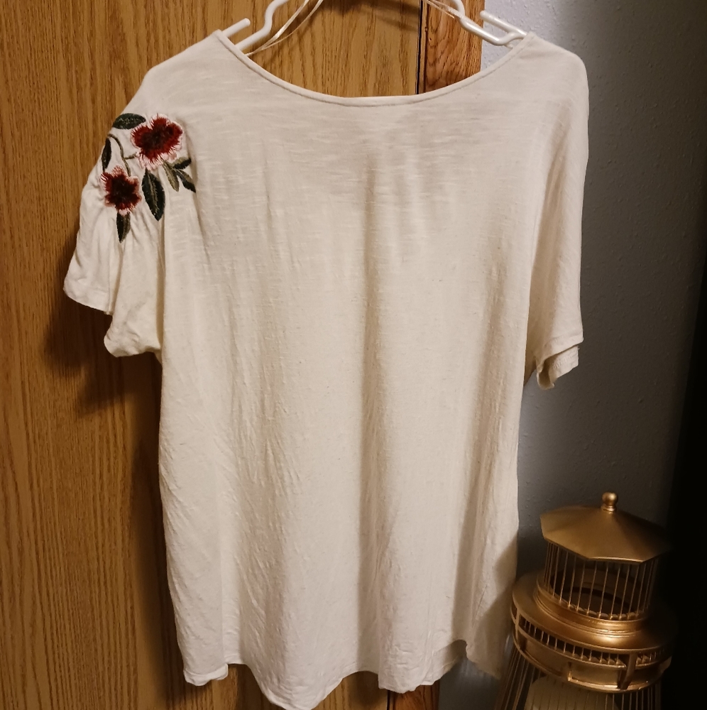 Shoulder Embroidered Top - Picture 4 of 4